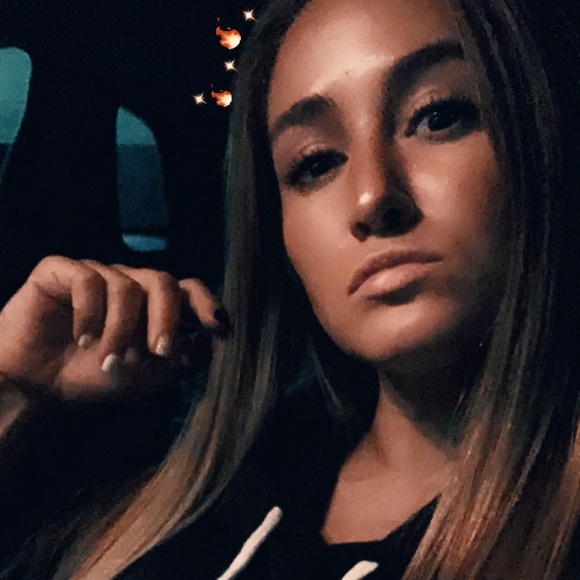 Meet your Posher, Karina - Picture 8 of 8